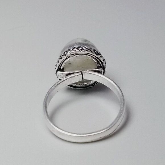 Vintage Light Gray Cabochon Stone Ring, Bezel Set Silver Tone Size 9 Band - Picture 4 of 8